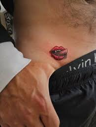 Kyss tatuering, Kiss tattoo.