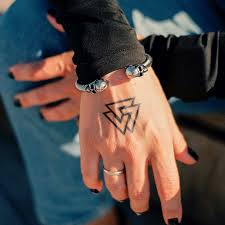 Symbol tatuering, symbol tattoo.