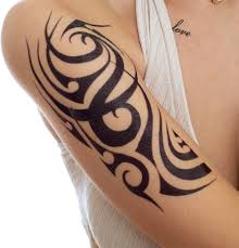 Tribal tatuering, tribal tattoo.