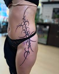 Tribal tatuering, tribal tattoo.