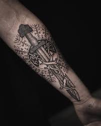 Vapen tatuering, Weapon tattoo.