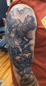 Mikael dräper lucifer tatuering, Michael slay lucifer tattoo.