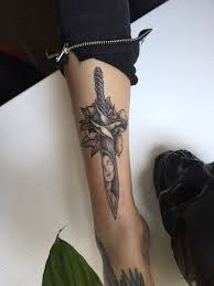 Vapen tatuering, Weapon tattoo.