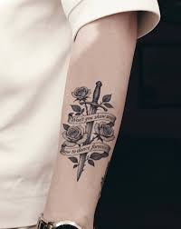 Vapen tatuering, Weapon tattoo.