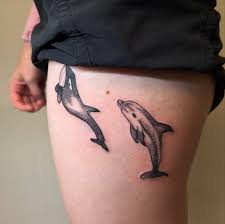 Delfin tatuering, Dolphin tattoo.