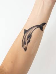 Delfin tatuering, Dolphin tattoo.