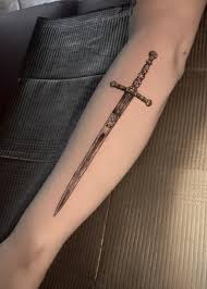 Vapen tatuering, Weapon tattoo.