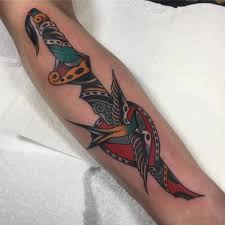 Vapen tatuering, Weapon tattoo.