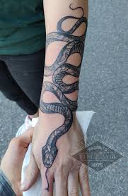Ormar tatuering, Snake tattoo.