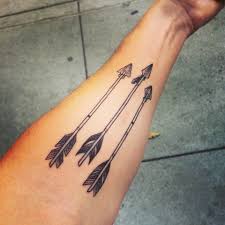 Pilbåge tatuering, Arrow tattoo.