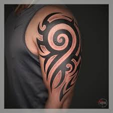 Tribal tatuering, tribal tattoo.