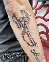 Vapen tatuering, Weapon tattoo.