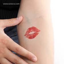 Kyss tatuering, Kiss tattoo.