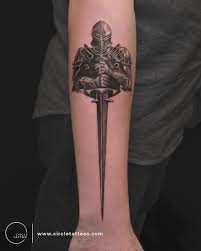 Vapen tatuering, Weapon tattoo.