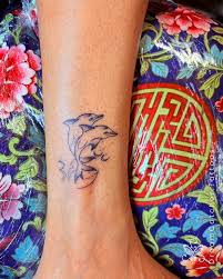 Delfin tatuering, Dolphin tattoo.