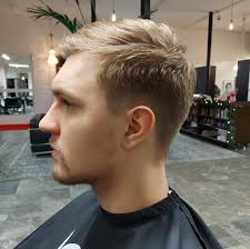 Hår klippning man, Hair cut man.